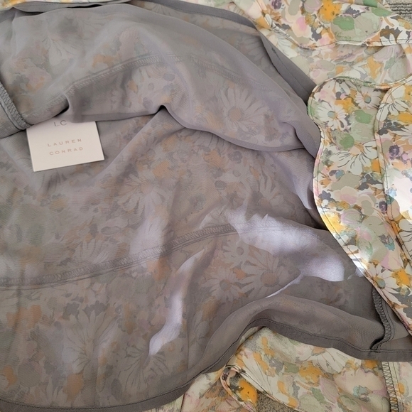 🛑 2 / $40 Sale! Lauren Conrad Floral A-Line Mini Elastic Waist Ruffle Skirt NWT - Picture 8 of 11